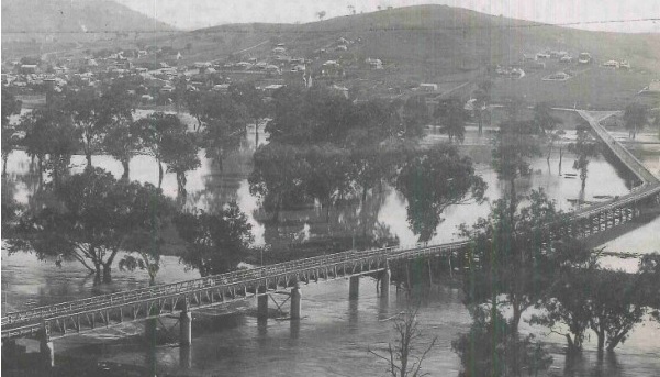 Prince Alfred Bridge viaduct over flooded Murrumbidgee River