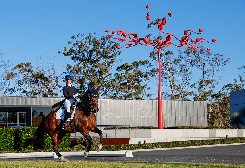 Horse and sculpture